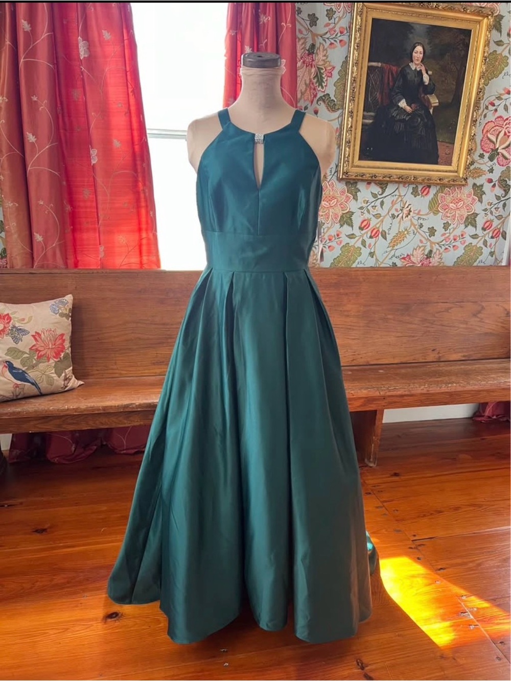 NWT Size 8 Betsy & Adam Emerald Green Halter Formal Dress Prom MOB Wedding Guest
